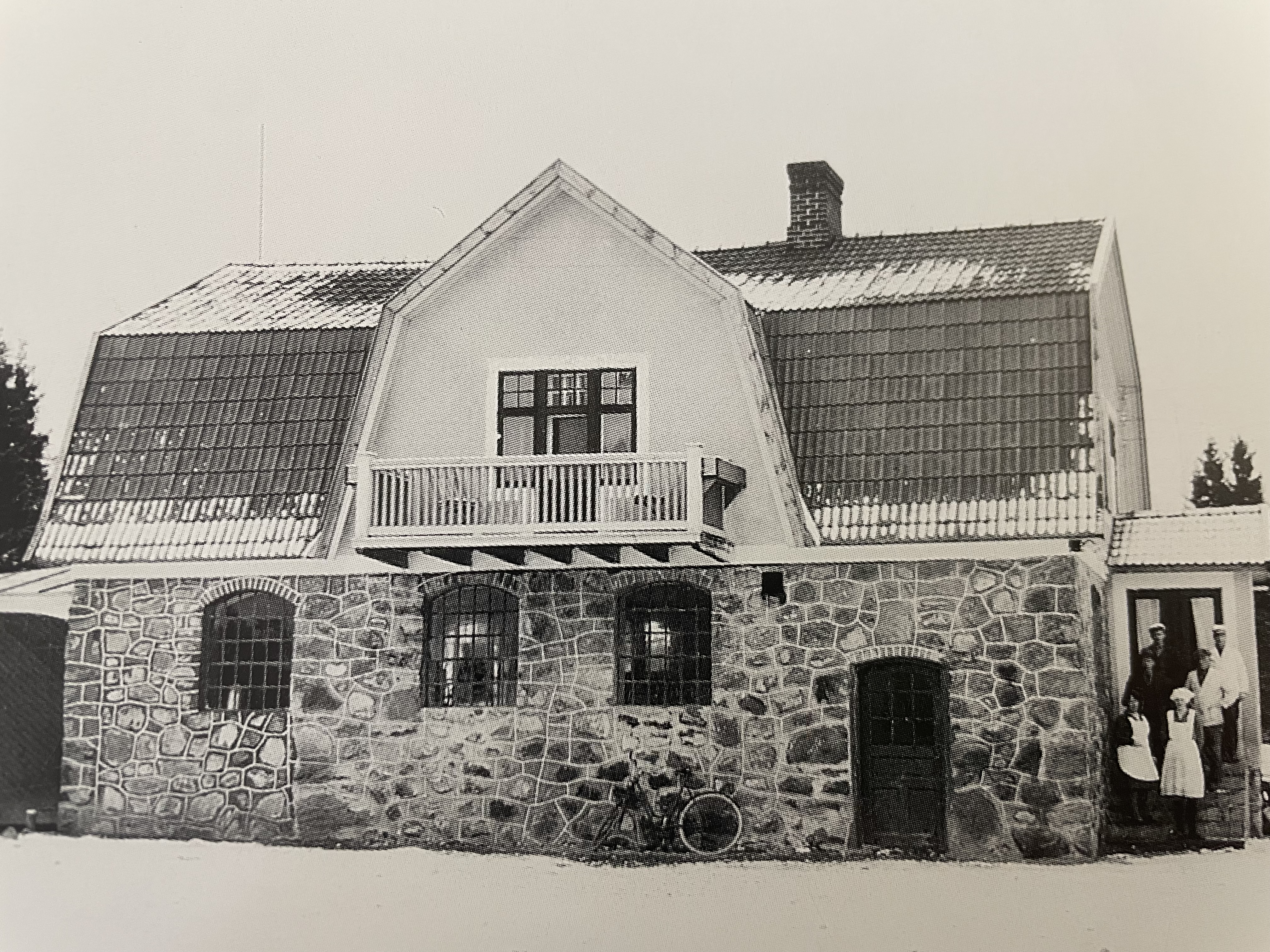 Bild: Det första mejeriet i Hyltebruk, innan verksamheten flyttade till det som senare blev Hyltehallen.