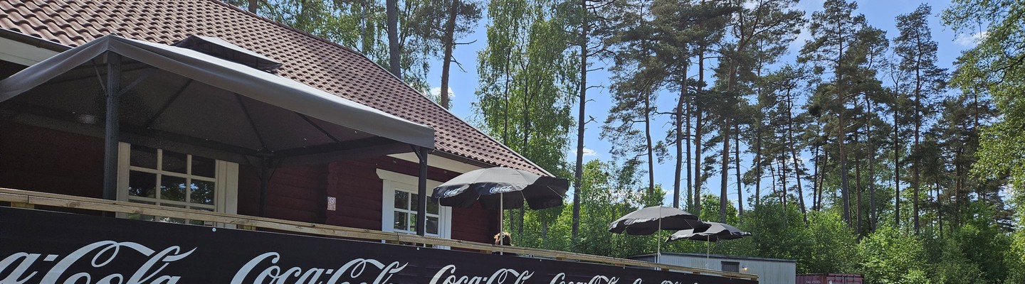 Bild: Uteservering och cafe vid Skärshults badplats och rastplats