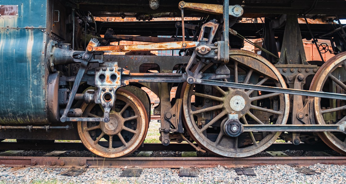 Bild: Hjulen på ett av loken som står på Landeryds järnvägsmuseum.