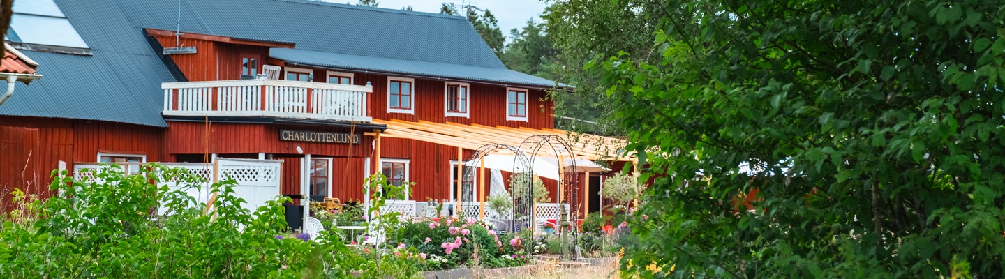 Charlottenlunds gårdshotell i Långaryd, övernattning och restaurang