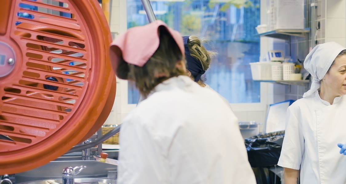 Bild föreställande kökspersonal